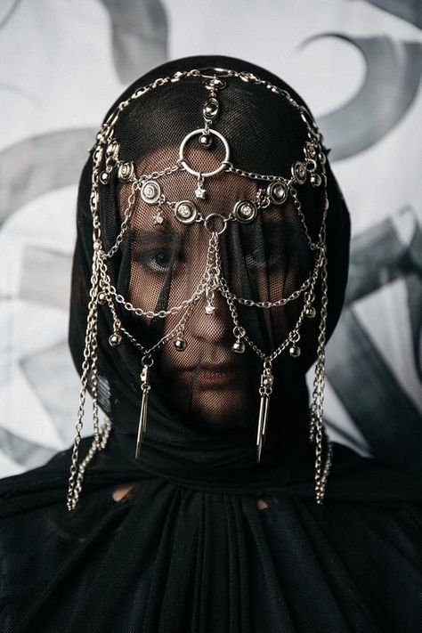 Ethno Style, Face Veil, Face Jewellery, Photographie Portrait Inspiration, Estilo Punk, Fashion Face Mask, Fantasy Jewelry, Fantasy Clothing, Fantasy Fashion