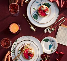 Editorial Still Life, Christmas Food Photography, Food Photography Composition, Food Photoshoot, Photography Commercial, Dessert Photography, Romantic Meals, Valentine Dinner, Valentines Day Food