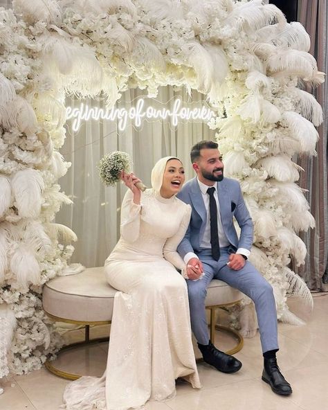 Engagement Dress Hijab, Engagement Party Photo Ideas, Bride Groom Photoshoot, Wedding Dress Topper, Engagement Stage Decoration, Bride Jumpsuit, Hijabi Brides, Dress Topper, Nikah Dress