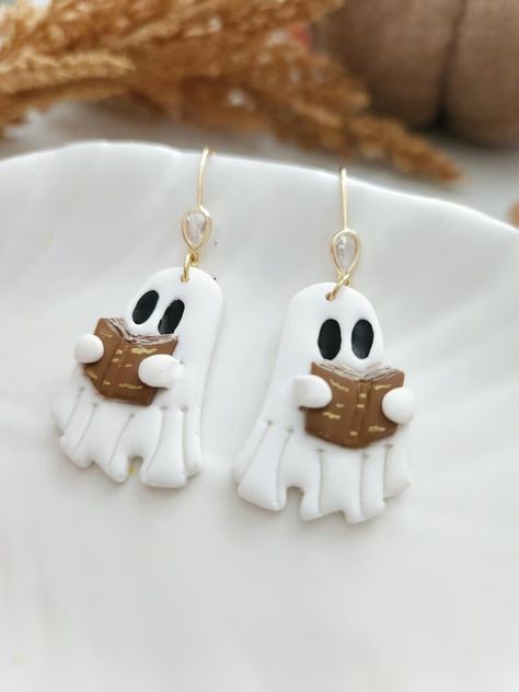 Ghost Arrings, Ghost Reading Earrings, Dangle Earrings, Book Lover Earrings, Polymer Clay Earrings, Halloween Earrings. - Etsy Ghost Clay, Clay Earrings Halloween, Clay Diys, Lover Earrings, Ghost Reading, Earrings Halloween, Earrings Polymer Clay, Halloween Earrings, Cute Style