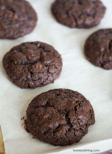 Gluten Free Cake Mix Cookies Gluten Free Cake Mix Cookies, Gluten Free Cake Mixes, Chocolate Mint Cookies, Chocolate Brownie Cookies, Gluten Free Cookie Recipes, Buns Recipe, Vanilla Cake Mixes, Cookie Spread, Dessert Chocolate