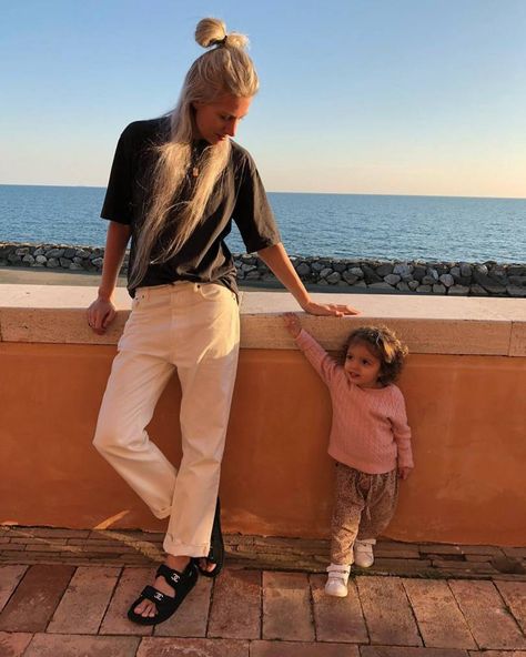 Deputy Editor Sarah Harris On Why She Waited To Have Children Until Her Late Thirties | British Vogue 2020 Clothes, Sarah Harris, Style Analysis, Vogue Editorial, Grey Hair Styles For Women, Glad Rags, Ageless Style, Summer Lookbook, Female Character