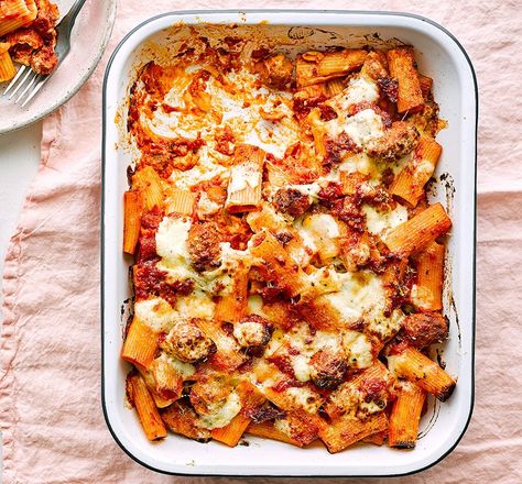 An Italian-American classic, this freezable sausage pasta bake is an ideal make-ahead family dish for busy days The post Sausage pasta bake appeared first on BBC Good Food Middle East. Balance Eating, Sausage Pasta Bake, Cheesy Pasta Recipes, Cheesy Pasta Bake, Pasta Bake Recipe, Sausage Pasta Recipes, Freezable Meals, Family Dishes, Chicken Pasta Bake