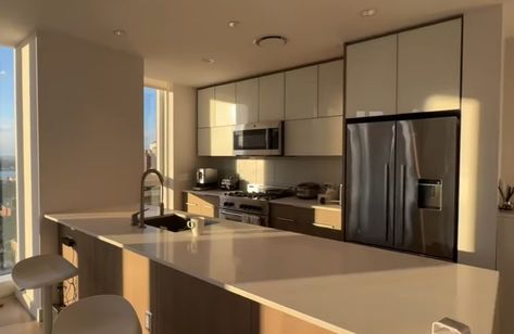 Ny Apartment Kitchen, Dr Apartment Shifting, Mai Phammy Apartment, Highrise Apartment Kitchen, Shifting Apartment Ideas, Hj Evelyn Apartment, My Dream Apartment, La Apartment Kitchen, Apartment Kitchen Nyc