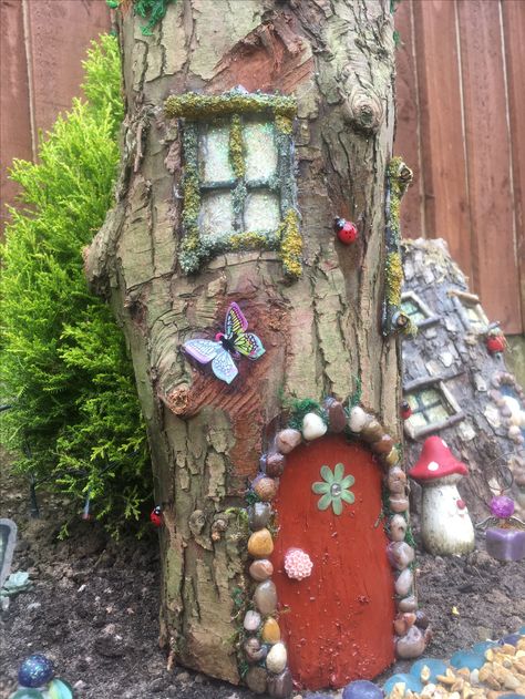 Miniature log house fairy house Log Fairy House Tree Stumps, Fairy Log House, Log Fairy House, Fairytale Crafts, Garden Craft Ideas, Diy Fairy House, Log Art, Gnome Houses, Fairy Tale Crafts