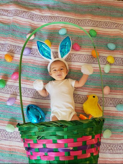 Infant Easter Photo Ideas, Easter Photoshoot For Baby, Baby In Easter Basket Photo, Diy First Easter Pictures, 1st Easter Photoshoot, Diy Baby Easter Photoshoot, 4 Month Old Easter Pictures, Newborn Easter Basket Photo Shoot, 3 Month Old Easter Pictures