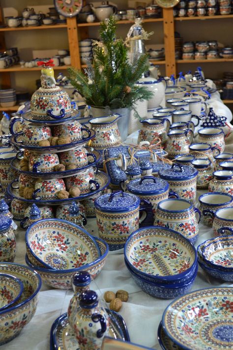 Polish Ceramics, Pottery Collection, Blue White Decor, Blue Polish, Polish Stoneware, Talavera Pottery, Pottery Dishes, Blue Pottery, Blue And White China