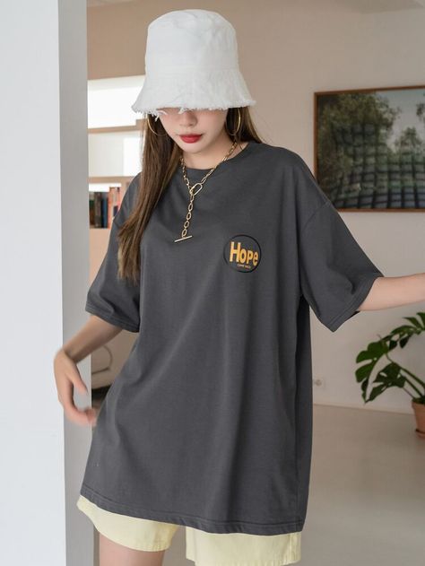 Oversized Summer Outfit, Oversized Outfit Ideas, Gray Shirt Outfit, Oversized Tee Outfit, Graphic Tshirt Outfit, Casual Tshirt Outfit, Oversized Shirt Outfit, Oversize Tshirt Outfits, Oversize Outfit