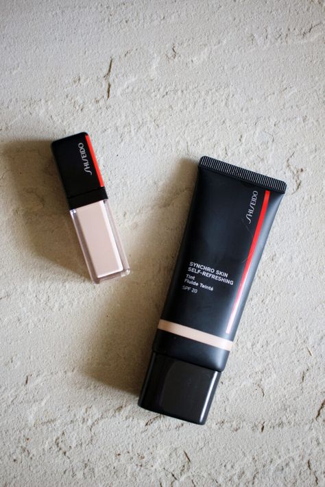 A glowy base combination you need to try asap! The post Shiseido Synchro Skin Self Refreshing Tint and Concealer appeared first on The Lovecats Inc. Shiseido Concealer, Shiseido Synchro Skin, Shiseido Makeup, Tinted Moisturizer, Makeup Products, Makeup Inspiration, Concealer, Usb Flash Drive, Range