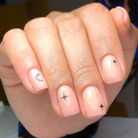 Moon and star minimalist nails. Chic Minimalist Nails, Star Minimalist, Star Nail Designs, Moon Manicure, Natural Nail Designs, Star Nail Art, Moon Nails, Minimalist Nail Art, Star Nails