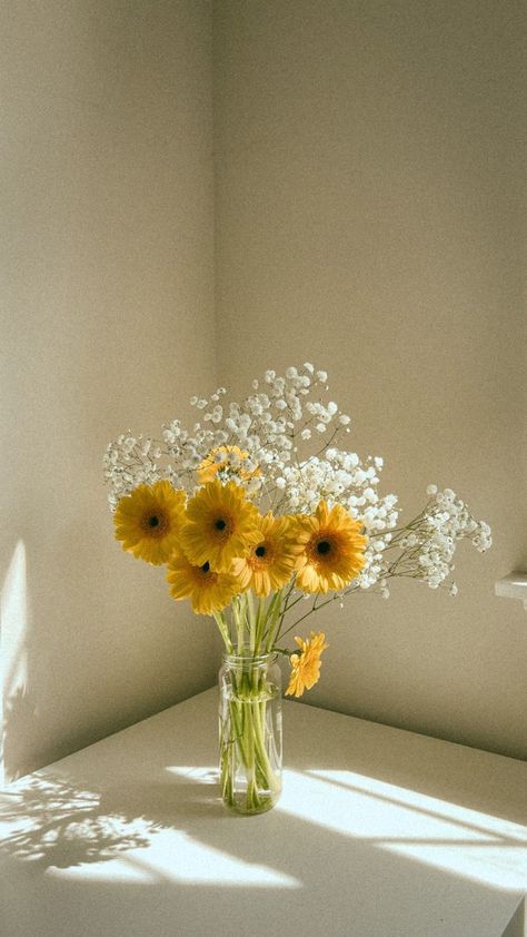 Flower Bouquet Spring, Bouquet Spring Flowers, Yellow Flowers Bouquet, Daisy Flower Bouquet, Gerbera Flower, Sunflowers And Daisies, Daisy Bouquet, Vintage Flowers Wallpaper, Nothing But Flowers