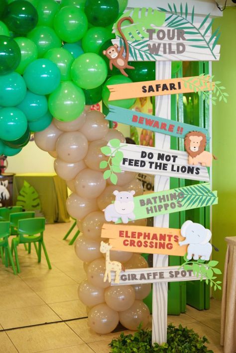 Animal Safari Birthday Party via Kara's Party Ideas KarasPartyIdeas.com (28) Jungle Theme Birthday Party, Zoo Birthday Party, Jungle Safari Birthday, Ballon Party, Jungle Theme Parties, Deco Jungle, Jungle Theme Birthday, Jungle Birthday Party, Safari Theme Birthday