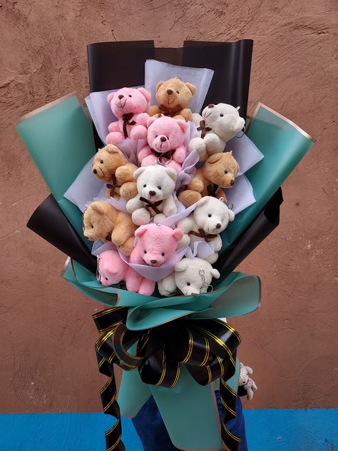 Teddy Bear Gift Hamper, Teddy Bear Bouquet Diy, Flower Bouquet With Teddy Bear, Bouquet With Teddy Bear, Unique Bouquet Ideas, Bouquet For Boyfriend, Teddy Bear And Flowers, Teddy Bouquet, Teddy Bear Bouquet