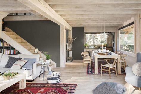 Dreamy Nordic log cabin retreat in the middle of a Spanish forest Chalet Modern, Farmhouse Trends, Stunning Interiors, Cozy Place, Modern Farmhouse Style, Wooden House, Rustic Cabin, Grey Walls, Large Windows