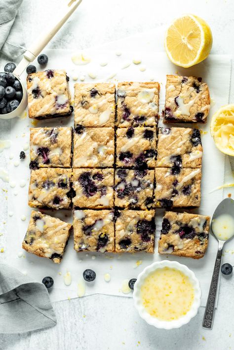 Blueberry Blondies, Butterscotch Blondies, Lemon Icing, Lemon Blueberry Muffins, Roasted Strawberries, Blueberry Desserts, Blondies Recipe, Easy Blueberry, Lemon Flavor