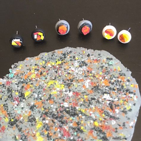 I’ve been working on ways to use up scraps of baked polymer clay by making things such as these mosaic studs. Do you have any great polymer clay recycling tips? You can read more about my recycling efforts on my blog: https://fulgorine.wordpress.com/2022/11/06/recycled-polymer-clay/ #polymerclay Mosaic Pieces, Ways To Recycle, Making Things, Reduce Waste, Mica Powder, Polymer Clay Beads, Lampwork Glass Beads, Handmade Beads, Clay Beads