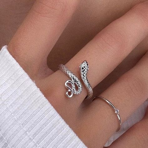 Silver Snake Ring, Snake Ring Silver, Silver Rings Simple, Present Christmas, Snake Jewelry, Silver Jewelry Design, Jewelry Accessories Ideas, Snake Ring, Jewelry Lookbook