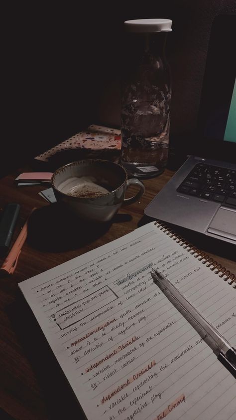 Psychology Student Study Table, Psychology Student Vibes, Psychology Dark Academia Aesthetic, Dark Academic Study Aesthetic, Psycology Aesthetic Vibes, Psychology Aesthetic Notes, Ahmed Core, Psychology Study Aesthetic, Dark Psychology Aesthetic