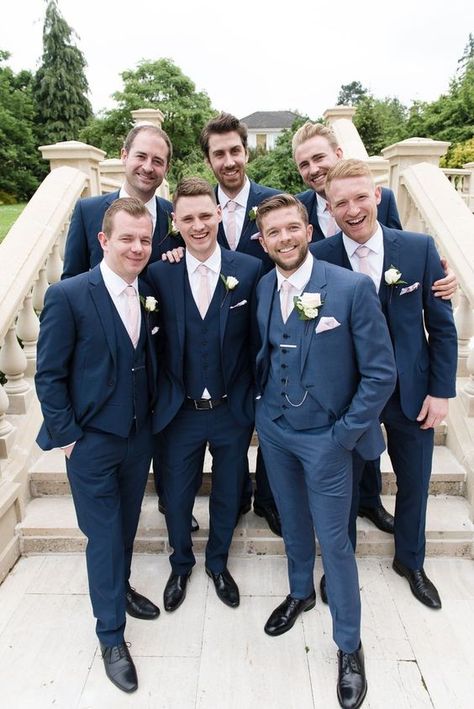 Brown Groomsmen, Wedding Suits Men Blue, Navy Groomsmen, Boutonniere Ideas, Ideas Matrimonio, Wedding Groomsmen Attire, Men In Suits, Groom Wedding Attire, Wedding Suits Groom