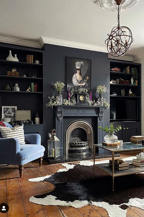 Rap Bars, Dark Lounge, Dark Grey Living Room, Moody Living Room, Snug Room, Victorian Living Room, Dark Living Rooms, Dark Home Decor, Black Living Room