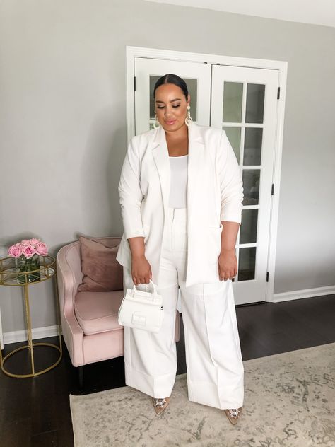 Plus Size White Suits For Women, Plus Size Suits For Women Business, White Outfits Plus Size, Elegant Style Plus Size, White Plus Size Outfit, Plus Size Monochromatic Outfits, Suits For Plus Size Women, Suits For Curvy Women, Plus Size Elegant Outfits