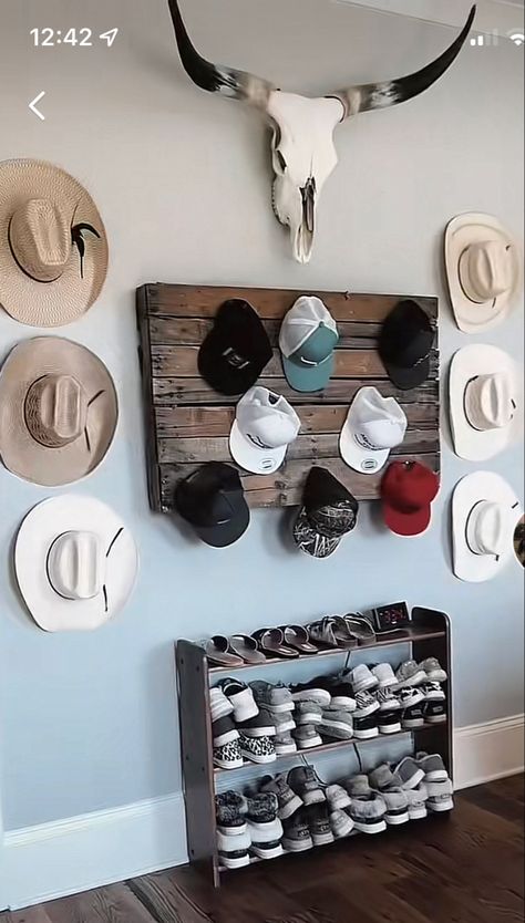 Western Room Ideas, Shoe Rack Ideas, Western Bedrooms, Cowgirl Room, Country Bedroom Decor, Ranch House Decor, Western Bedroom Decor, Western Rooms, Western Bedroom