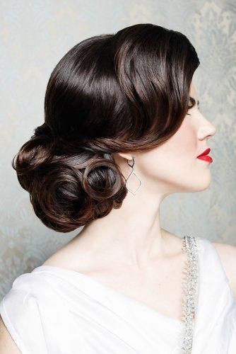 Vintage wedding hairstyles volume low bun on dark hair vivian makeup artist. Wedding Hair, Bridal Style, Vintage Style #Retro #wedding #vintagewedding #vintagestyle #vintagewedding #bride #retro Vintage Wedding Hairstyles, Side Chignon, Sanggul Modern, Vintage Bridal Hair, Vintage Updo, Wedding Hair Side, Sleek Updo, Vintage Wedding Hair, Gatsby Style