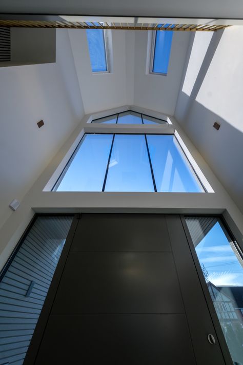 Aluminium front door with double height fixed glass facade above for a light filled hallway Glass Roof Entrance Hall, Double Height Porch, Glass Front House, Double Height Entrance Hall, Glass Hallway, Glass Entrance, Porch Extension, Aluminium Front Door, Glass Porch