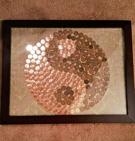 Yin Yang symbol made of new and old pennies. Great gift idea!  #DIY #Pennies #YinYang #HangingArt