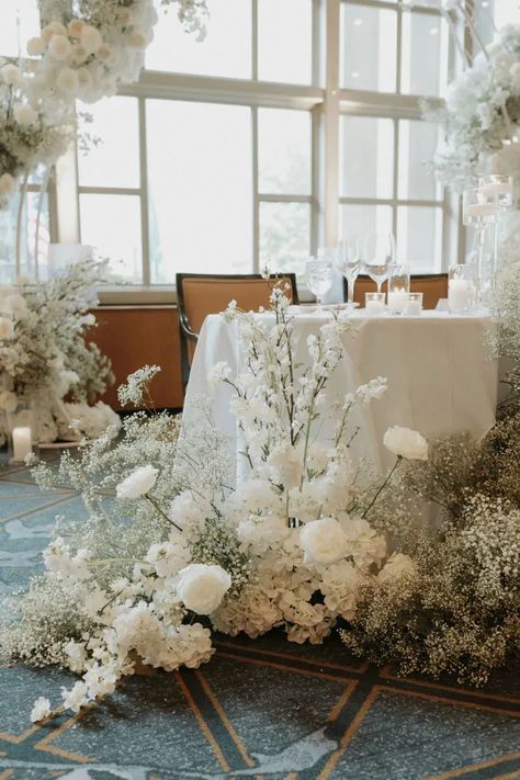 Sweetheart Table Flower Arrangements, Bridal Table Flowers Arrangements, Bridal Table Flowers, Modern White Wedding, Sweetheart Table Flowers, Tall Floral Arrangements, Table Floral Arrangements, White Floral Arrangements, Floral Arch Wedding