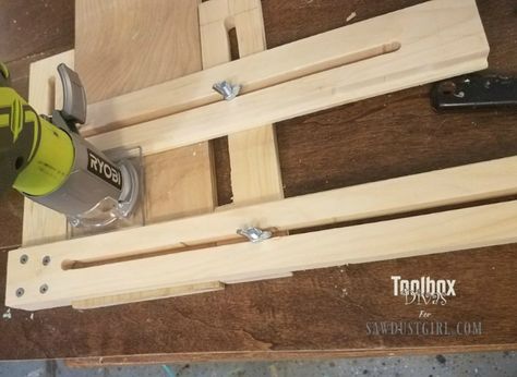 How to Make a Dado Jig for Palm Router - Sawdust Girl® Diy Router Table, Woodworking Jig Plans, Wood Jig, Jigsaw Projects, Diy Tools Homemade, Sawdust Girl, Diy Router, Woodworking Jigsaw, Workbench Plans Diy