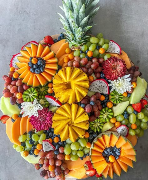 Sun Charcuterie Board, Charcuterie Fruit Board Ideas, Tropical Charcuterie Board, Charcuterie Fruit Board, Fruit Board Ideas, Charcuterie Fruit, Fruit Charcuterie Board, Happy Thanksgiving Week, Summer Charcuterie