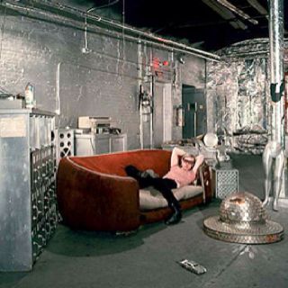 Inside Andy Warhol's Factory.  Silver paint and tin foil everywhere. Warhol Factory, Richard Hamilton, James Rosenquist, Andy Warhol Pop Art, Andy Warhol Art, Edie Sedgwick, Warhol Art, Peter Blake, Red Couch