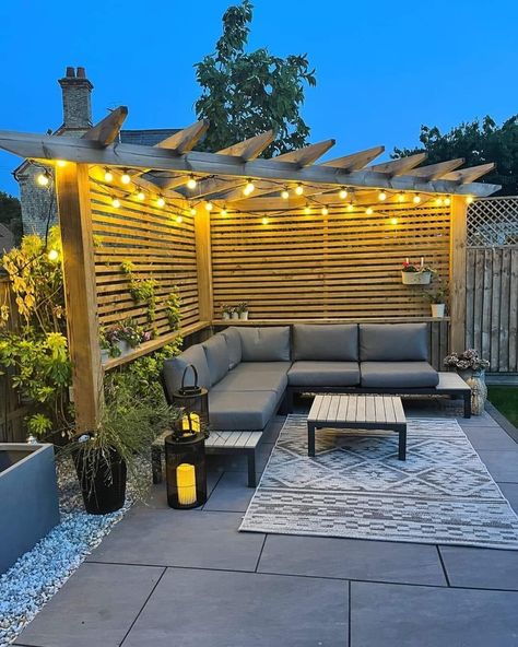 Garden Patio With Pergola, Roof Patio Ideas, Circle Pergola, Side Of House Ideas, Decking With Pergola, Pergola With Privacy Wall, Pergola Privacy Wall, Trellis Ideas For Privacy, Garden Privacy Ideas