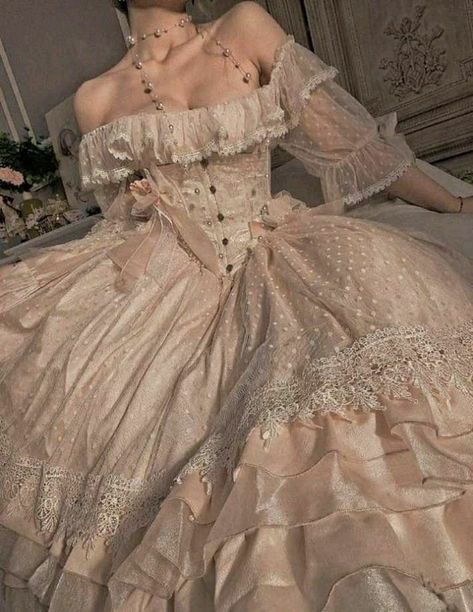 Poofy Dresses Aesthetic, Dark Academia Gown, Vintage Dresses Aesthetic, Princess Dresses Aesthetic, Slay Dresses, Victorian Aesthetics, Ball Gowns Aesthetic, Mode Tips, Aesthetic Dress