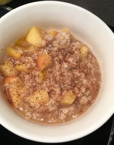 Stewed Apples and Oats — Shri Wellness - Ayurvedic Practitioner in Denver | Colorado Ayurveda Recipes Vata, Ayurveda Breakfast, Vata Diet, Sattvic Diet, Ayurvedic Breakfast, Stewed Apples, Corporate Yoga, Ayurveda Diet, Kitchen Witch Recipes