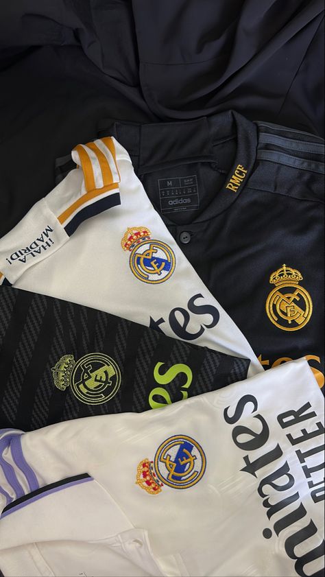 Soccer Jersey Aesthetic, Real Madrid Aesthetic, Ronaldo Haircut, Madrid Aesthetic, Madrid Outfits, Real Madrid Jersey, Madrid Girl, Real Madrid Logo, Real Madrid Shirt