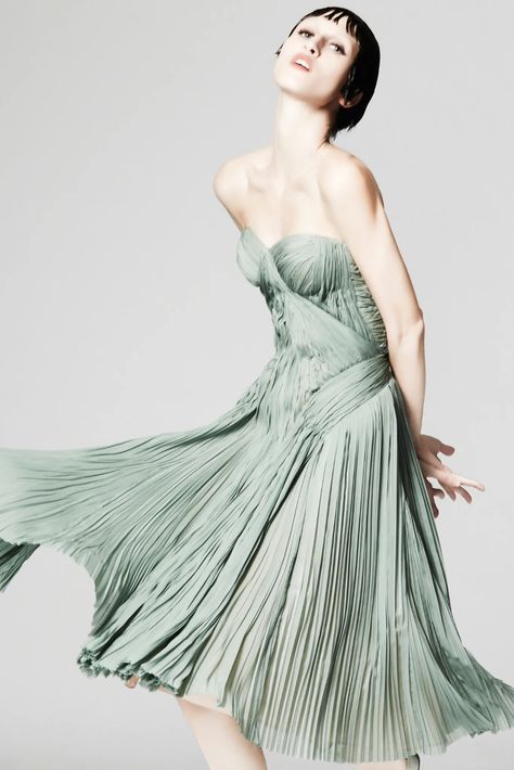 Zac Posen Resort 2014 Collection - Vogue Zac Posen Dress, Vintage Inspired Wedding, Zuhair Murad, Zac Posen, 2014 Fashion, Gorgeous Gowns, Marchesa, Elie Saab, A Dress