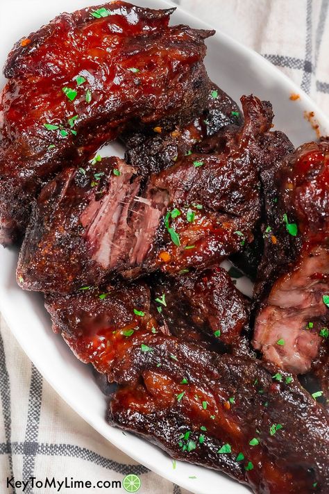 These delicious, tender, melt-in-your-mouth boneless country style beef ribs are packed with flavor and are super easy to make. The homemade spice rub takes the flavor to a whole new level, and then it’s coated in BBQ sauce to make it even more delicious. KeyToMyLime.com Country Style Beef Ribs, Beef Country Style Ribs, Boneless Beef Ribs, Bbq Beef Ribs, Ribs In Oven, Beef Ribs Recipe, Country Style Pork Ribs, Boneless Ribs, Baked Ribs