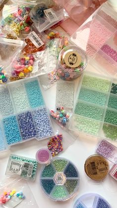 Beading Aesthetic, Bracelet Making Aesthetic, Jewelry Making Aesthetic, Bead Aesthetic, Beads Aesthetic, Girly Bracelets, Manik Manik, Bead Collection, Preppy Bracelets