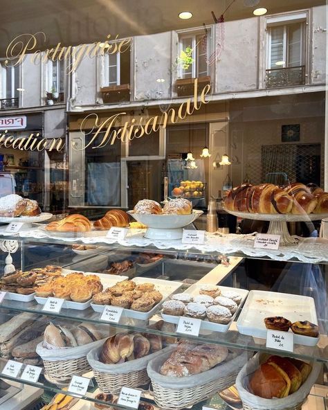 Growing And Glowing, Paris Bakery, Opening A Bakery, Coffee Shop Aesthetic, Pastry And Bakery, Bakery Shop, Pastry Shop, French Pastries, French Country House