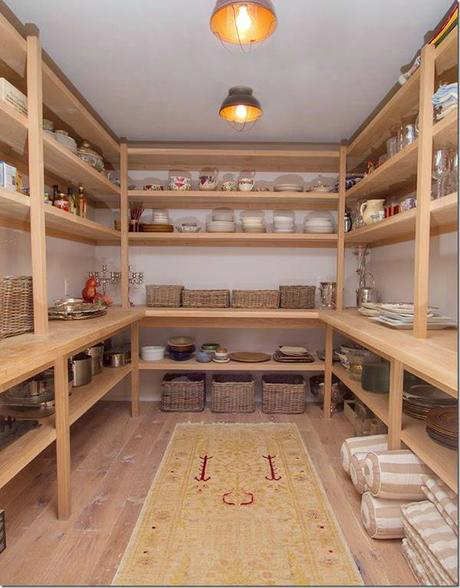 Lovely wood shelves | 10 Inspiring Pantry Designs - Tinyme Blog Comfy Kitchen, Wood Closet Shelves, Shelves Pantry, Food Storage Shelves, Pantry Laundry, Farmhouse Pantry, Pantry Room, Wooden Cupboard, Cupboard Shelves