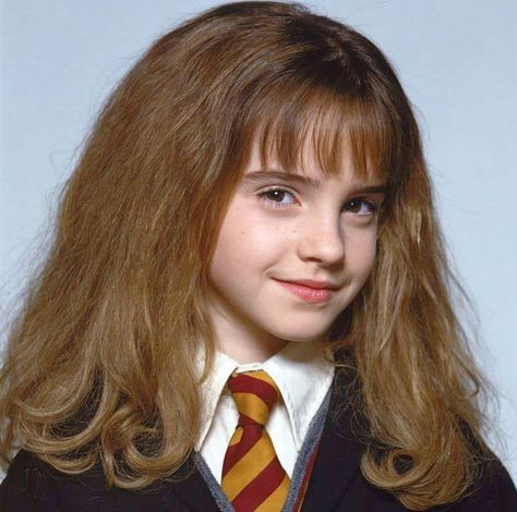 Hermione Granger Kids, Lazy Town Stephanie Costume, Hermione Granger Drawing, Heart Memes, Emma Watson Harry Potter, Success Lifestyle, Stranger Things 3, Actor Headshots, Harry Potter Gif