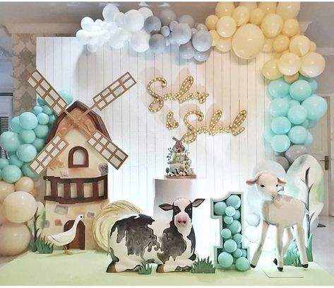 Birthday Party Paper Decorations, 3rd Birthday Party For Boy, Farm Animals Birthday Party, Farm Themed Birthday Party, Birthday Painting, Jungle Theme Birthday, Farm Animal Birthday, 2nd Birthday Party Themes, Girl Birthday Decorations