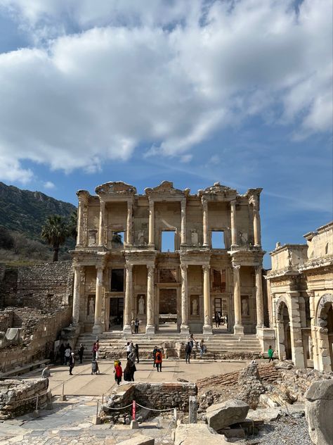 Ephesus Ancient City, Turkey #turkey #ancientarchitecture #city #greek #history #travel #traveltips #summer #izmir #nature #architecture #aesthetic Ancient Turkey Aesthetic, Turkey Country Aesthetic, Turkey Travel Aesthetic, Izmir Aesthetic, Ephesus Ancient City, Library Of Celsus, Turkey Izmir, Turkey Aesthetic, Turkey Summer