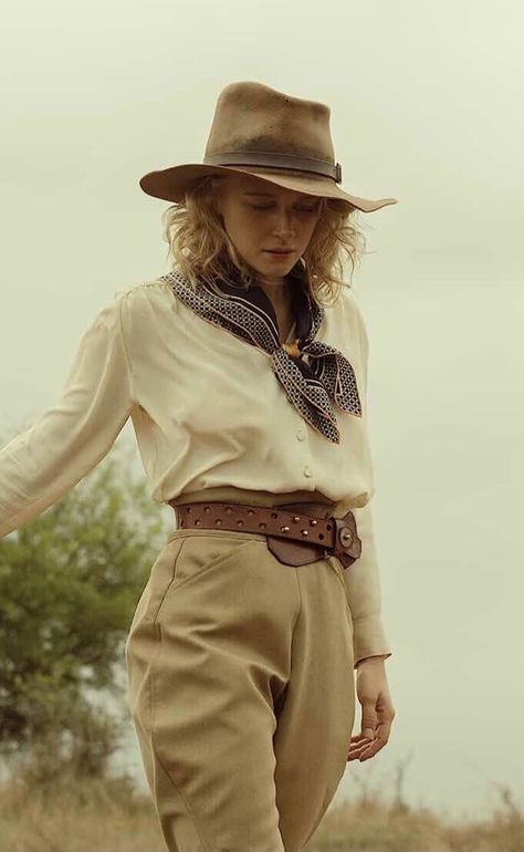 Safari Attire For Women, Indiana Jones Fashion, Vintage Safari Aesthetic, Safari Fits, Out Of Africa Style, Safari Outfit Women, Cowboy Fit, Africa Clothes, Cowgirl Photography