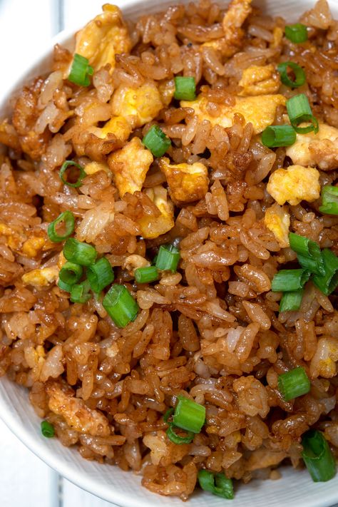 How to make Garlic Fried Rice - only a few ingredients needed for this garlicky Asian dinner favorite! How To Make The Best Fried Rice, Garlic Rice Recipes Filipino, Chinese Fried Rice Aesthetic, Sticky Rice Dinner Ideas, Brown Fried Rice Recipe, Japanese Garlic Fried Rice, Brown Rice Fried Rice, Garlic Fried Rice Filipino, Crispy Fried Rice Recipe