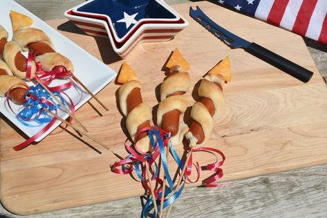 Rada Cutlery: Rocket Hot Dogs - A cute, festive decorative food for the 4th of July! #redwhiteblue #summer #festivefood Wrapped Hot Dogs, Rocket Dogs, Fourth Of July Crafts For Kids, Fourth Of July Food, Hot Dog Recipes, 4th Of July Decorations, Dog Recipes, July Party, July Crafts