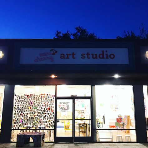 Art Studio And Gallery, Art Studio Building Ideas, Art Studio Retail Space, Community Art Space, Kids Art Studio Business, Community Art Studio, Art Shop Interior, Art Workshop Studio, Art Workshop Ideas