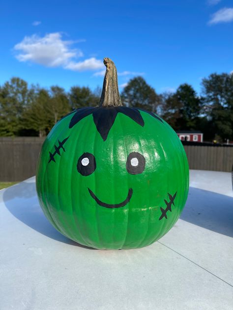 Horror Painting Pumpkin, Painted Frankenstein Pumpkin, Frankinstine Pumpkin Painting, Pumpkin Painting Ideas Scream, Pumpkin Painting Ideas Frankenstein, Eye Ball Pumpkin, Skeleton Pumpkin Painting, Frankenstein Pumpkin Painting, Tiny Pumpkin Painting